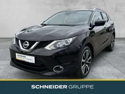 Schwarz Gebraucht 2015 Nissan Qashqai Tekna SUV | 12.990 € (Fairer Preis)