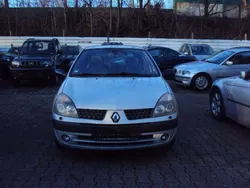 Grau boreal Gebraucht 2002 Renault Clio II Initiale Kleinwagen | 990 € (Superpreis)