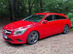 Rot Gebraucht 2015 Mercedes CLA200 Shooting Brake Urban Kombi | 12.999 € (Fairer Preis)