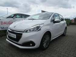 Weiß Gebraucht 2017 Peugeot 208 Allure Kleinwagen | 7.990 € (Fairer Preis)