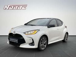 Platinumweiß/mysticschwarz mica Gebraucht 2024 Toyota Yaris Hybrid Plus Kleinwagen | 24.990 € (Superpreis)