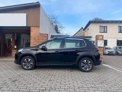 Schwarz perla nera/metallic Gebraucht 2019 Peugeot 2008 Allure SUV | 13.855 € (Fairer Preis)