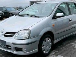 Grau Gebraucht 2004 Nissan Almera Tino Van / Kleinbus | 2.950 € (Teuer)