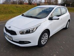 Weiß Gebraucht 2015 Kia Ceed Kleinwagen | 4.900 € (Guter Preis)