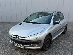 Grau Gebraucht 2001 Peugeot 206 Limousine | 2.200 € (Teuer)