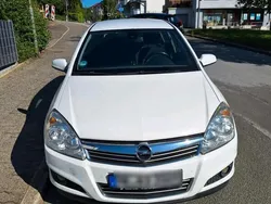 Weiß Gebraucht 2009 Opel Astra Kleinwagen | 2.700 € (Fairer Preis)