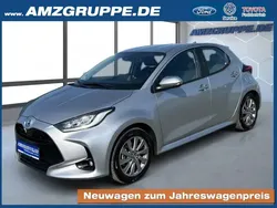 Platinum white pearl mc. (089) Gebraucht 2024 Toyota Yaris Hybrid Sport Limousine | 25.990 € (Superpreis)