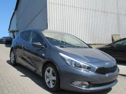 Blau Gebraucht 2013 Kia Ceed DREAM-TEAM Edition Limousine | 8.990 € (Fairer Preis)