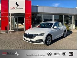 Moon white metallic Gebraucht 2022 Skoda Octavia Style Limousine | 22.970 € (Superpreis)