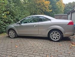 Grau Gebraucht 2009 Ford Focus Cabriolet Cabrio | 1.850 €