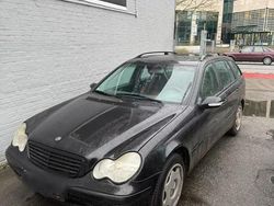 Schwarz Gebraucht 2001 Mercedes C180 Kombi | 800 €