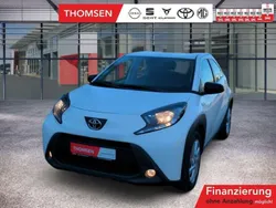 Super white 2 Gebraucht 2023 Toyota Aygo Play Kleinwagen | 15.485 € (Guter Preis)