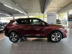 Burgundy, black (metallic) Gebraucht 2023 Nissan Qashqai N-Connecta SUV | 26.400 € (Guter Preis)