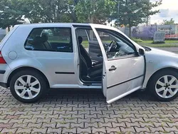 Grau Gebraucht 2002 VW Golf IV Kleinwagen | 1.800 € (Fairer Preis)