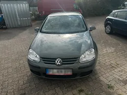 Grau Gebraucht 2004 VW Golf V Kleinwagen | 3.200 € (Fairer Preis)