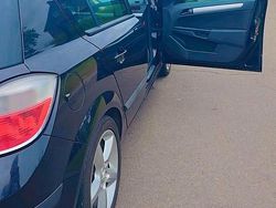 Schwarz Gebraucht 2004 Opel Astra Kleinwagen | 1.700 €