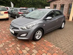 Grau Gebraucht 2014 Hyundai i30 Edition Limousine | 8.750 € (Etwas zu teuer)