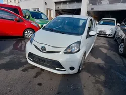Weiß Gebraucht 2013 Toyota Aygo Cool Kleinwagen | 3.300 € (Fairer Preis)