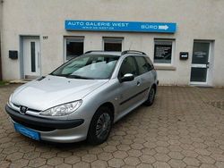 Silber Gebraucht 2004 Peugeot 206 Limousine | 2.290 €
