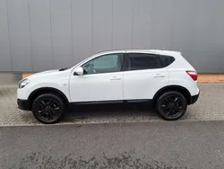 Weiß Gebraucht 2010 Nissan Qashqai SUV | 7.500 € (Etwas zu teuer)