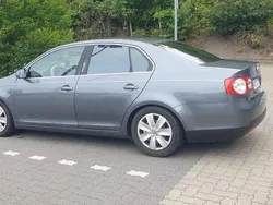 Grau Gebraucht 2007 VW Jetta Limousine | 3.200 € (Fairer Preis)