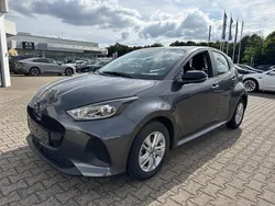 Grau Neu 2025 Mazda 2 Center-Line Limousine | 21.990 € (Guter Preis)