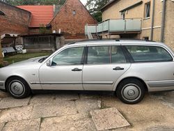Silber Gebraucht 1998 Mercedes 300 Kombi | 4.600 €