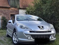 Silber Gebraucht 2009 Peugeot 207 CC Cabrio | 800 €