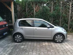 Silber Gebraucht 2021 VW e-up! Kleinwagen | 12.500 € (Guter Preis)