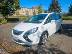 Weiß Gebraucht 2012 Opel Zafira Tourer Van / Kleinbus | 6.500 € (Guter Preis)