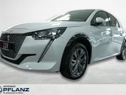 Weiss Gebraucht 2020 Peugeot e-208 Allure Kleinwagen | 15.985 € (Fairer Preis)