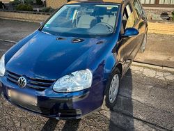 Blau Gebraucht 2005 VW Golf Limousine | 2.000 € (Fairer Preis)