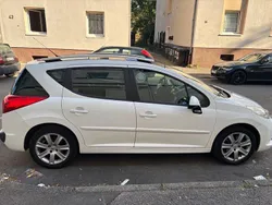 Weiß Gebraucht 2008 Peugeot 207 Filou Limousine | 1.500 € (Fairer Preis)