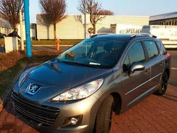 Grau Gebraucht 2010 Peugeot 207 Premium Limousine | 2.900 € (Fairer Preis)