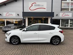 Weiß Gebraucht 2024 Ford Focus ST-Line Limousine | 23.690 € (Fairer Preis)