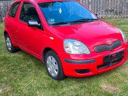 Rot Gebraucht 2004 Toyota Yaris Kleinwagen | 2.050 € (Fairer Preis)
