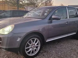 Grau Gebraucht 2004 Porsche Cayenne Basis SUV | 8.900 € (Etwas zu teuer)