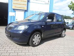 Deep navy Gebraucht 2004 Mazda 2 Comfort Van / Kleinbus | 1.200 € (Fairer Preis)
