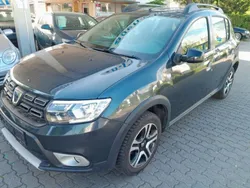 Grau Gebraucht 2019 Dacia Sandero Stepway Kleinwagen | 9.999 € (Fairer Preis)