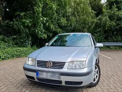 Silber Gebraucht 1999 VW Bora Limousine | 2.200 €