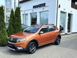 Orangefarben ocre Gebraucht 2018 Dacia Sandero Celebration Kleinwagen | 12.990 €