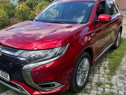 Rot Gebraucht 2020 Mitsubishi Outlander P-HEV Diamant Edition SUV | 21.500 € (Fairer Preis)