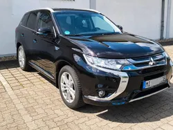 Schwarz Gebraucht 2017 Mitsubishi Outlander P-HEV SUV | 20.900 € (Teuer)