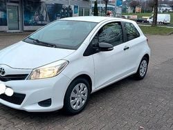 Weiß Gebraucht 2013 Toyota Yaris Kleinwagen | 5.000 € (Fairer Preis)