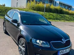 Schwarz Gebraucht 2015 Skoda Octavia LAURIN & KLEMENT Kombi | 12.000 € (Guter Preis)