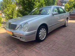 Silber (metallic) Gebraucht 1999 Mercedes E240 Elegance Limousine | 6.900 € (Etwas zu teuer)