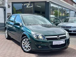 Grün Gebraucht 2004 Opel Astra Elegance Limousine | 3.490 € (Teuer)