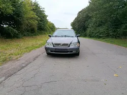 Grau Gebraucht 2002 Volvo V40 Kombi | 1.999 € (Etwas zu teuer)