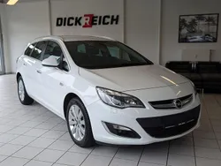 Weiß Gebraucht 2013 Opel Astra Innovation Kombi | 3.950 € (Guter Preis)