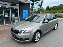 Beige Gebraucht 2017 Skoda Octavia Ambition Kombi | 16.260 € (Etwas zu teuer)